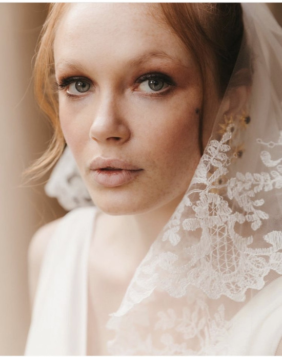 MANTILLA BIZET-GOLD-ESPERANZA BERTRAN-NOVIA-VELO