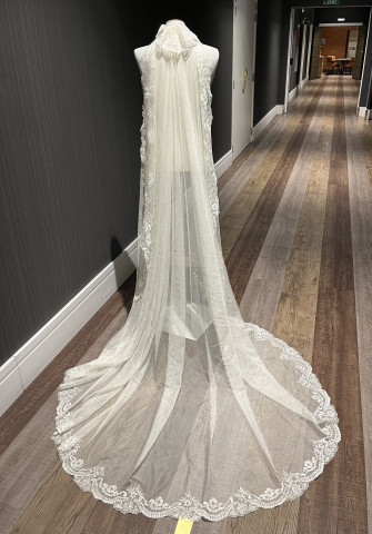 MANTILLA STRAUSS- ESPERANZA BERTRAN-GOLD-NOVIA